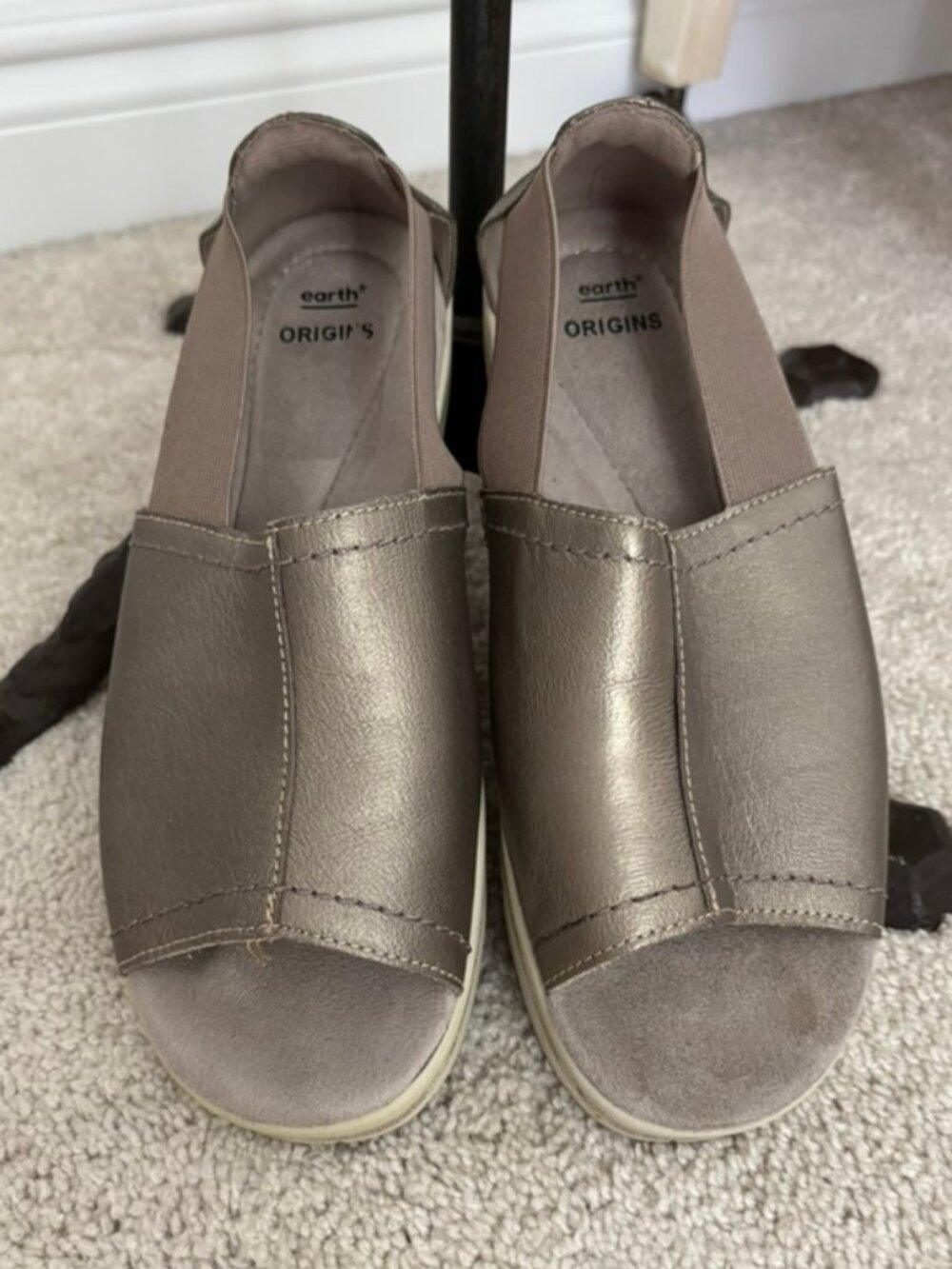 Earth Origins Carley Connie wedge sandals in a platinum leather finish. 7W